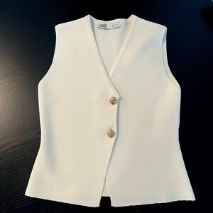 Zara Ivory V-Neck Sleeveless Knit Top